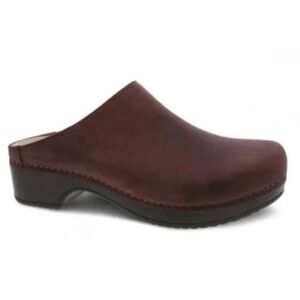 Dansko Brenda Oiled Clog Mule in Ruby Red Brown Leather Clogs Mules EU 37